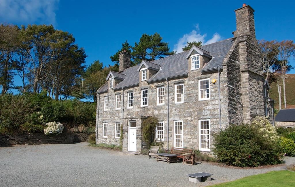 Setchell Estate fabulous estatel-swimming-pool-sleeps-17-31-guests