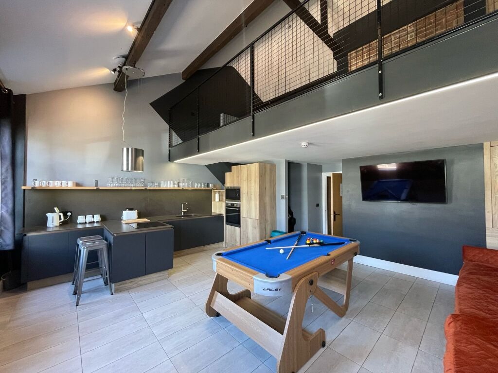 Penthouse Apartment in Blackpool with Pool Table
