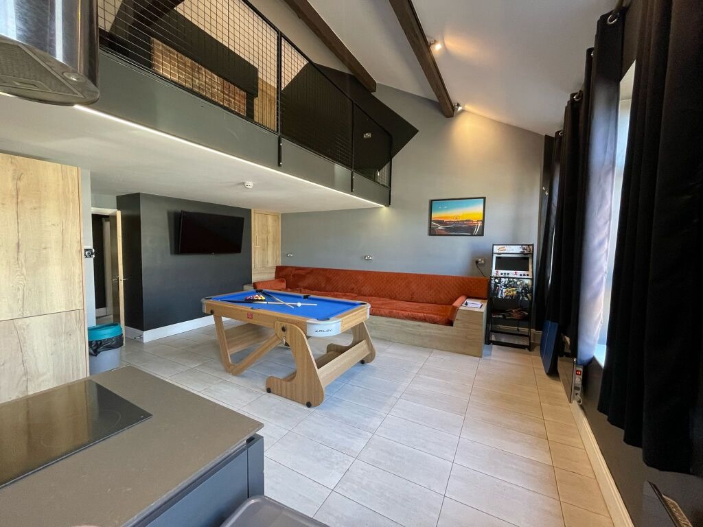 Penthouse Apartment in Blackpool with Pool Table