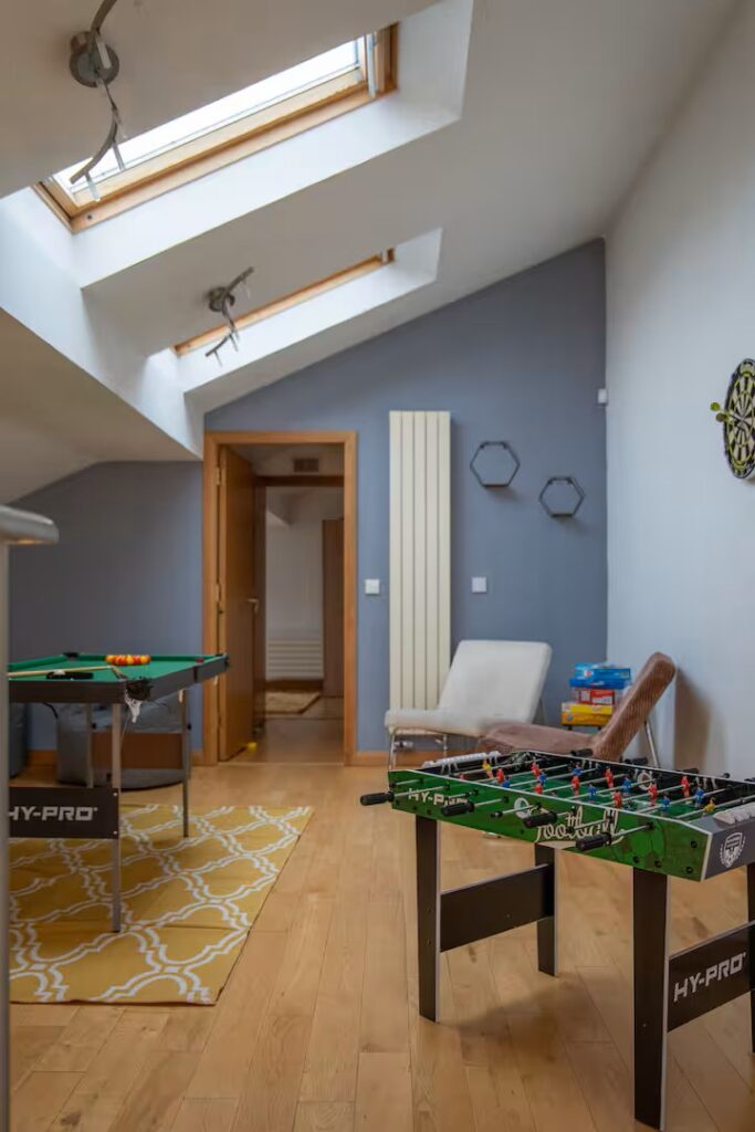 [6309] Penthouse Party Pad with Games Room in Belfast [8-10 Guests ...