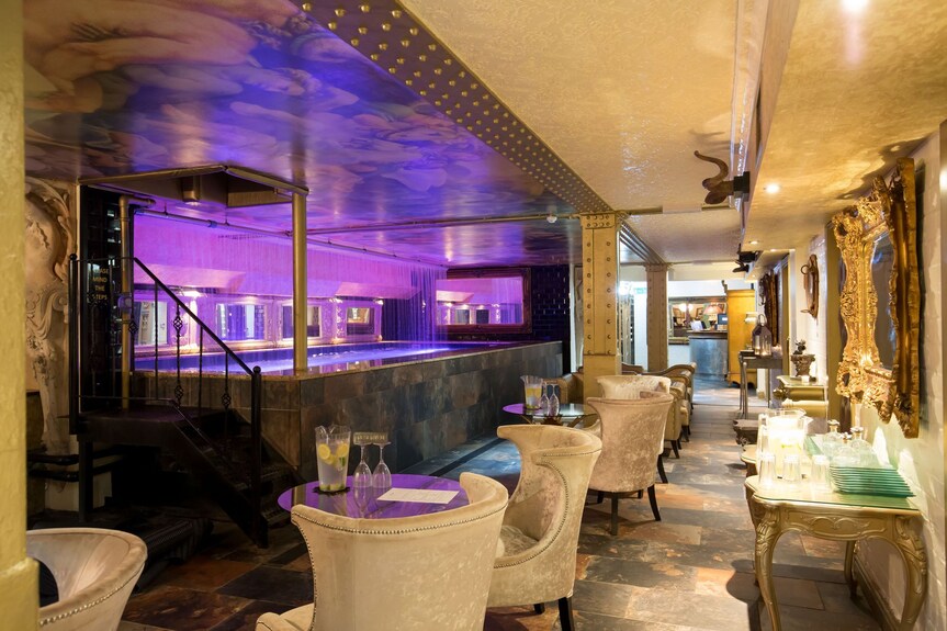 Curated visual reference: Fresh Look at 2123 Liverpool S Exclusive Pool Party Apartment 16 20 Guests